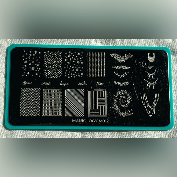 Maniology starter kit plates Forever Young: M012 & M013 Wild Heart: M014 & M015 - Picture 2 of 5